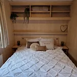 6 Persoons Chalet Op De Veluwe Bij Binnen En Buiten Zwembad