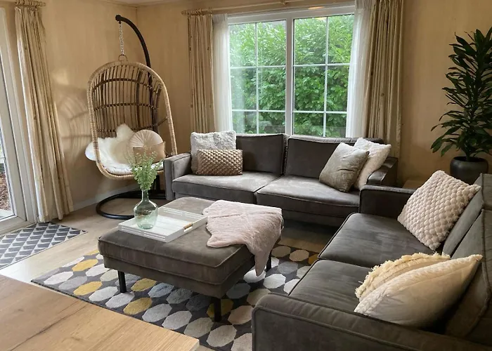 6 Persoons Chalet Op De Veluwe Bij Binnen En Buiten Zwembad